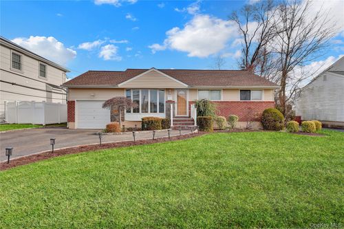 46 Kalda Ln, Plainview, NY, 11803-3819 | Card Image