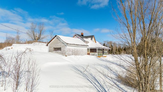 3783 Monck Rd, House other with 3 bedrooms, 2 bathrooms and 8 parking in Norland ON | Image 9