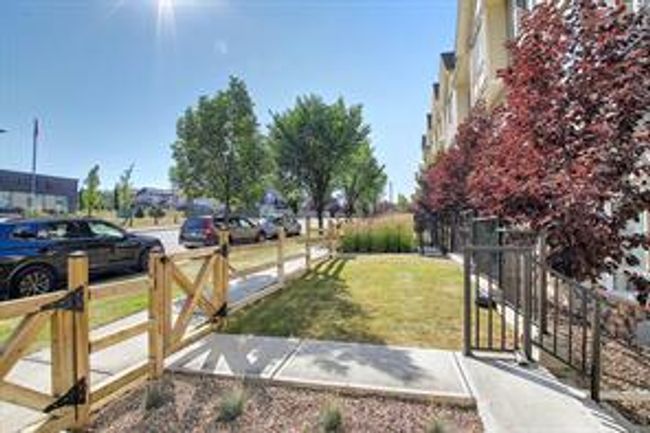 960 Sherwood Blvd Nw, Home with 3 bedrooms, 2 bathrooms and 2 parking in Calgary AB | Image 34