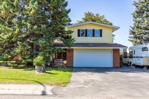 8 Garden Road, Lacombe, AB, T4L1R5 | Card Image