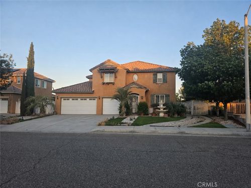 15541 Bow String St, Victorville, CA, 92394-6715 | Card Image