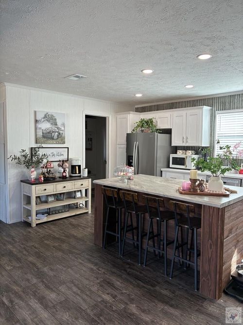 55 Barkman Ridge Rd, Hooks, TX, 75561-0010 | Card Image