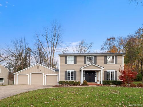 749 Kensington Ln, Bloomfield Hills, MI, 48304-3743 | Card Image