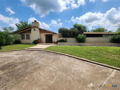 601 N Rhomberg St, Burnet, TX, 78611-2623 | Card Image