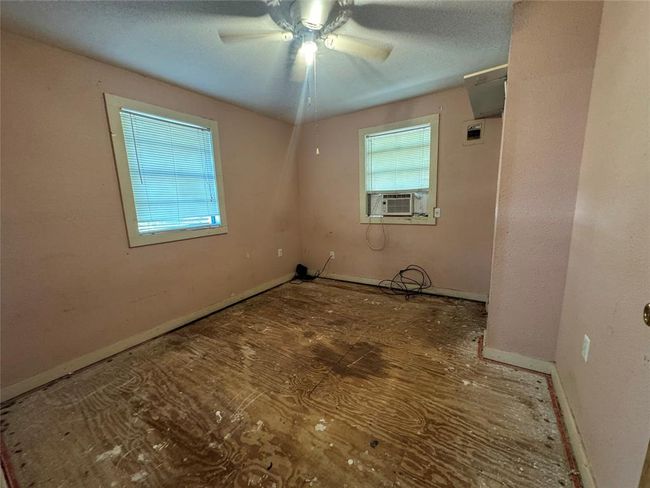 107 W Park St, House other with 2 bedrooms, 1 bathrooms and null parking in Hallettsville TX | Image 13