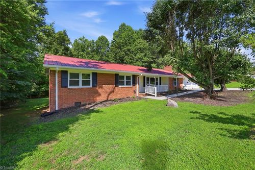 7106 Waterbury Dr, High Point, NC, 27263-9453 | Card Image