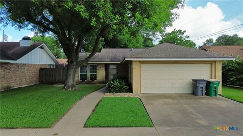 210 Londonderry Dr, Victoria, TX, 77901-4591 | Card Image