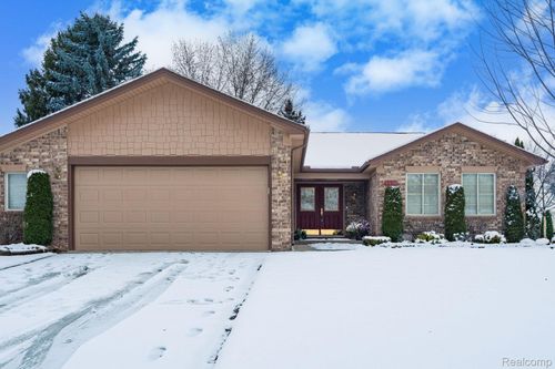 2238 Flanders Dr, Rochester Hills, MI, 48307-3712 | Card Image