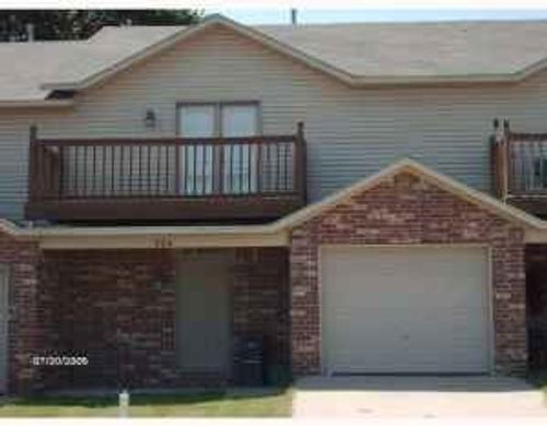 946 W Peachtree Dr, Fayetteville, AR, 72703-0801 | Card Image