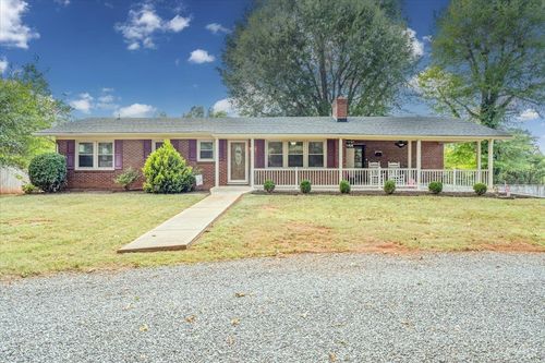 1065 Lynch Mill Rd, Altavista, VA, 24517-1028 | Card Image