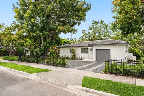 810 Nw 7th St, Miami, FL, 33136-3002 | Card Image