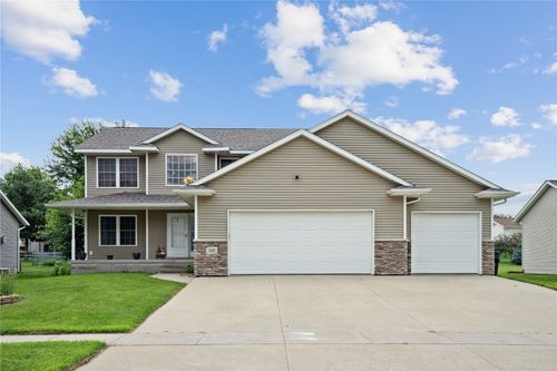 318 Crestview Dr, Center Point, IA, 52213-9373 | Card Image