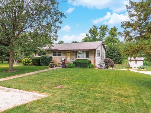 410 Marion St, Hudson, IL, 61748-9459 | Card Image