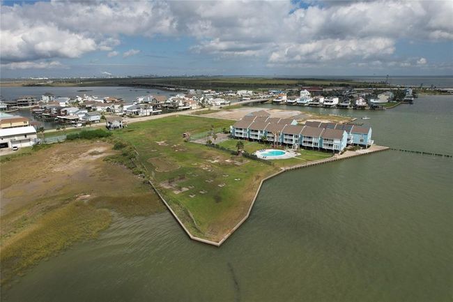 201 - 665 Tiki Dr, Condo with 3 bedrooms, 4 bathrooms and null parking in Tiki Island TX | Image 8
