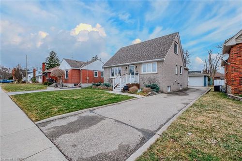 35 Dorothy St, Brantford, ON, N3S1G8 | Card Image