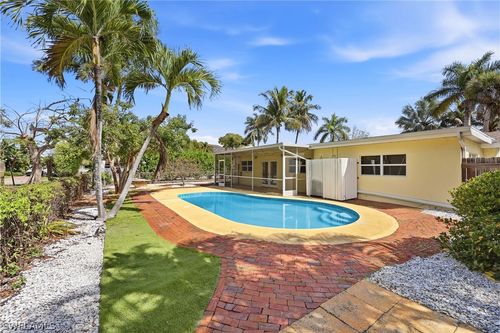 1377 11th Ct N, NAPLES, FL, 34102-5223 | Card Image