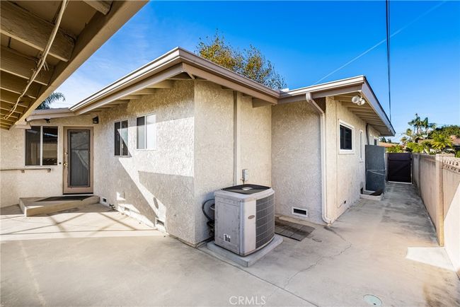 2102 E Napa Pl, House other with 3 bedrooms, 3 bathrooms and 2 parking in Anaheim CA | Image 27