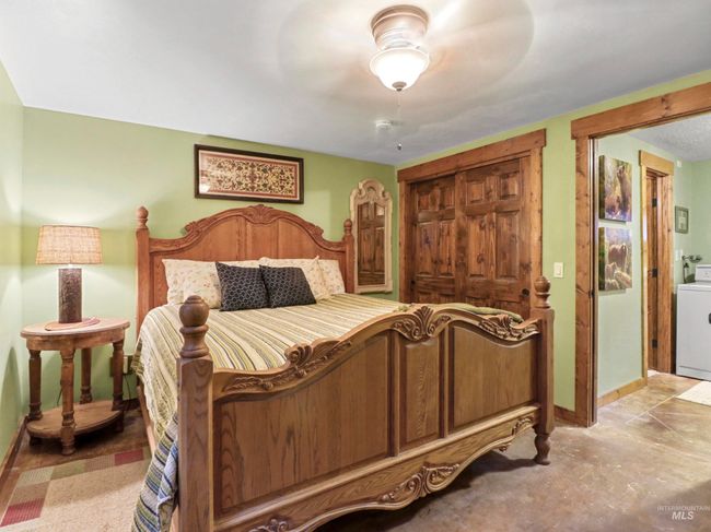 Bedroom w/ ceiling fan | Image 8