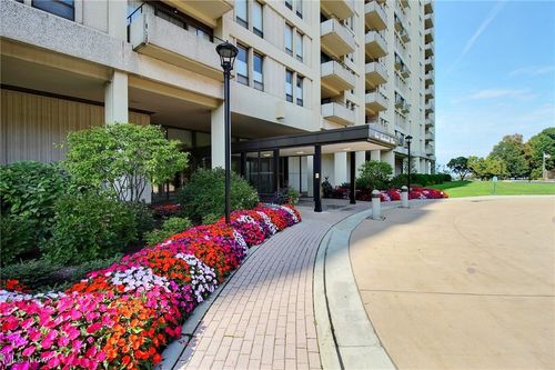 apt-604-1 Bratenahl Pl, Bratenahl, OH, 44108-1153 | Card Image