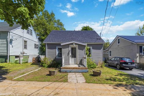 28 Symonds St, Dartmouth, NS, B3A3L5 | Card Image