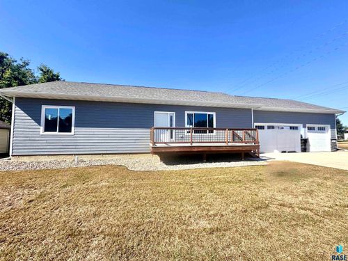 415 N Elm St Street, Lennox, SD, 57039 | Card Image