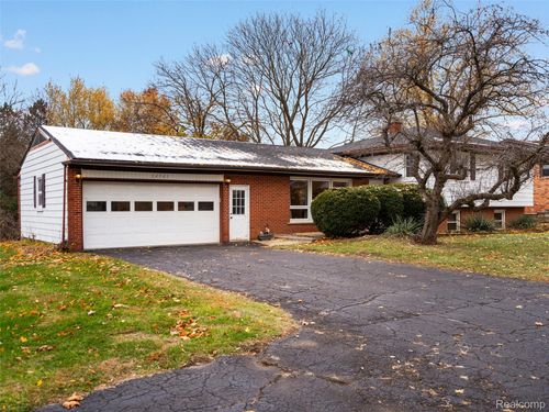 24361 Glenda St, Novi, MI, 48375-2203 | Card Image