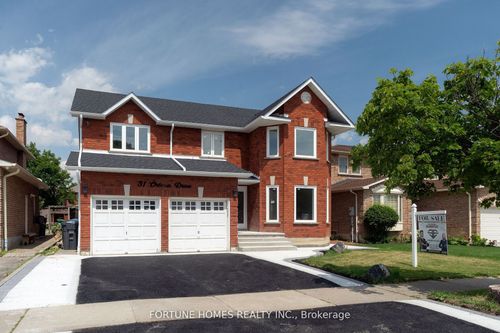 31 Ortona Dr, Brampton, ON, L6Y3E1 | Card Image
