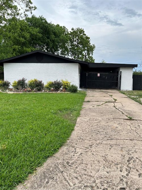 5427 Heatherbrook Dr, Houston, TX, 77045-5223 | Card Image