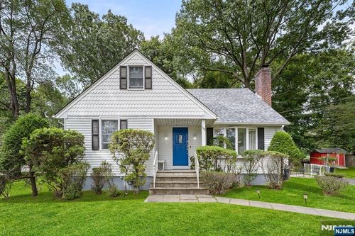 160 Spring Valley Rd, Park Ridge, NJ, 07656-1877 | Card Image