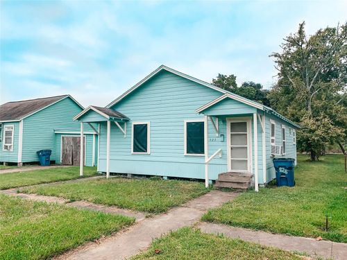 925 4th Ave N, Texas City, TX, 77590-7549 | Card Image