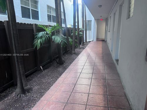 503-528 Meridian Ave, Miami Beach, FL, 33139-6419 | Card Image