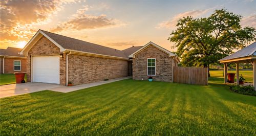 109 Baker St, Mount Vernon, TX, 75457-4604 | Card Image