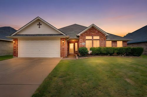 725 Snapper Dr, Burleson, TX, 76028-8147 | Card Image