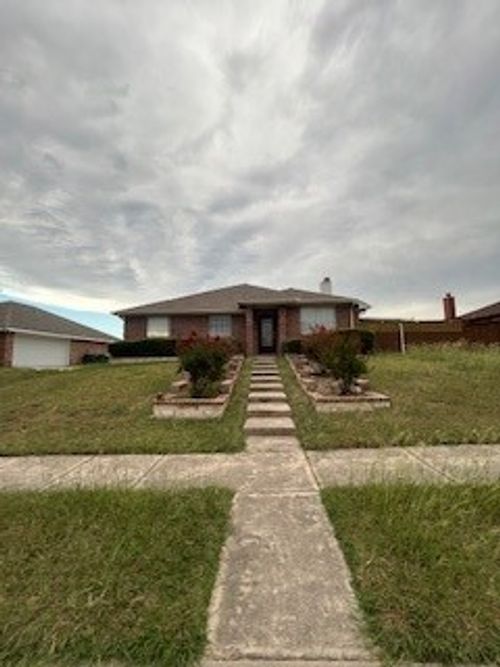 1046 Waterview Dr, Cedar Hill, TX, 75104-2900 | Card Image