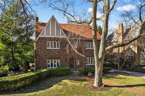 37 Ridgemoor Dr, Clayton, MO, 63105-3058 | Card Image