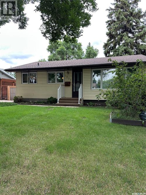 1806 Easthill, Saskatoon, SK, S7J3C1 | Card Image