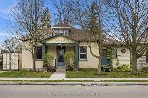 114 Grand Ave S, Cambridge, ON, N1S2M2 | Card Image