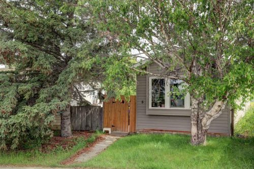 8 Birch Close, Olds, AB, T4H1M2 | Card Image