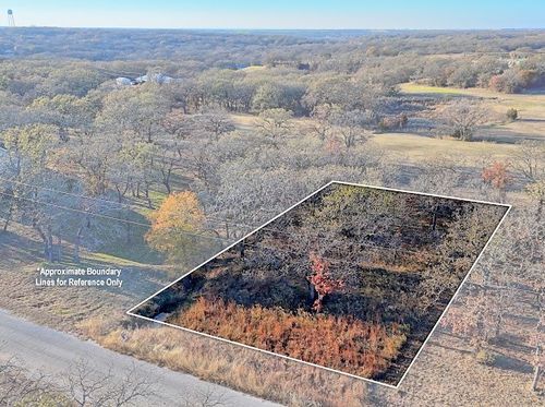 125 Diamond Oaks Dr, Nocona, TX, 76255-9384 | Card Image