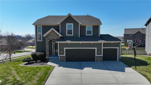 1201 Belinder Dr, Raymore, MO, 64083-8372 | Card Image