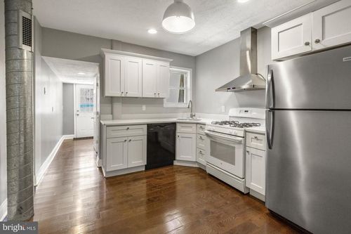 2564 Collins St, PHILADELPHIA, PA, 19125-1725 | Card Image