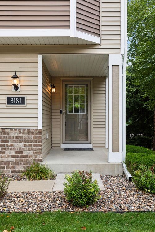 3181 Frontier Dr, Woodbury, MN, 55129-7788 | Card Image