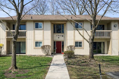 27845 Berrywood Ln, Farmington Hills, MI, 48334-4055 | Card Image