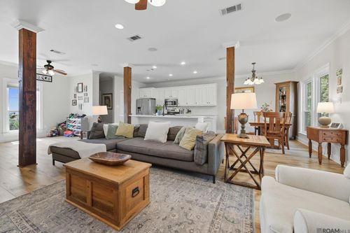 10681 Hilltree Dr, Baton Rouge, LA, 70810-7071 | Card Image