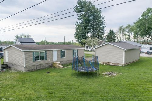 2195 James St Se, New Philadelphia, OH, 44663 | Card Image