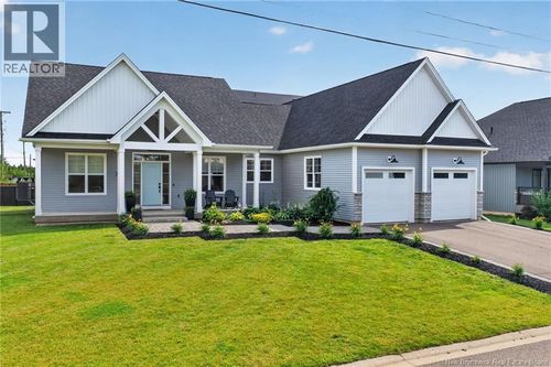 78 Rue Bouchard, House with 4 bedrooms, 2 bathrooms and null parking in Dieppe NB | Card Image