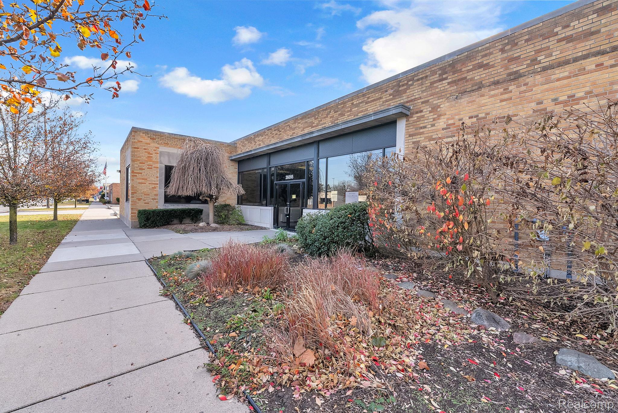Commercial Lease in Redford Charter Township