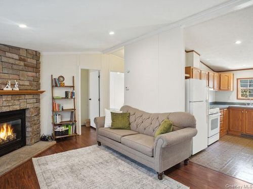 unit-10-337 Three Mile Harbor Rd, East Hampton, NY, 11937-2097 | Card Image