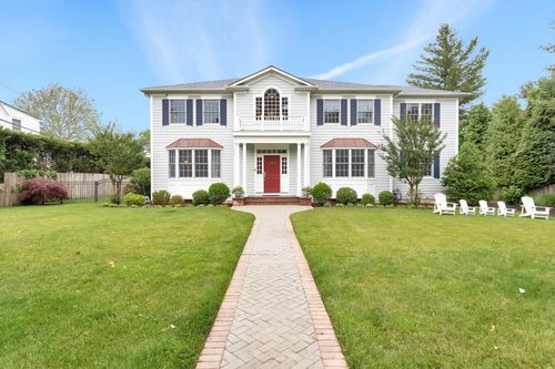 11 Plandome Dr, Manhasset, NY, 11030-1420 | Card Image