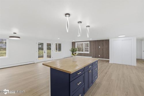 2000 Wildwood Ln, Anchorage, AK, 99517-1381 | Card Image